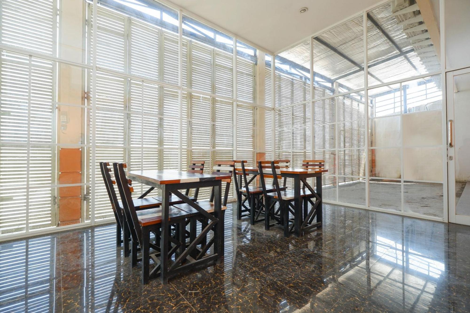 OYO 1250 Unta Residence Semarang Exterior foto